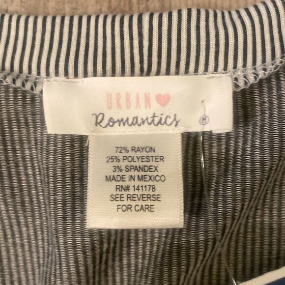 Urban Romantics Long sleeve Top Size Medium - Picture 7 of 8